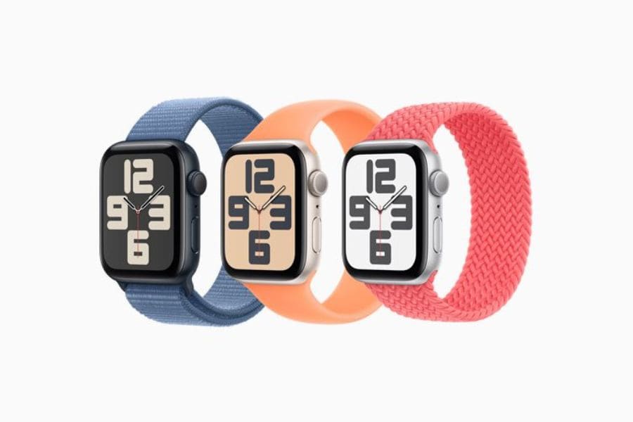 Three versions of the Apple Watch SE